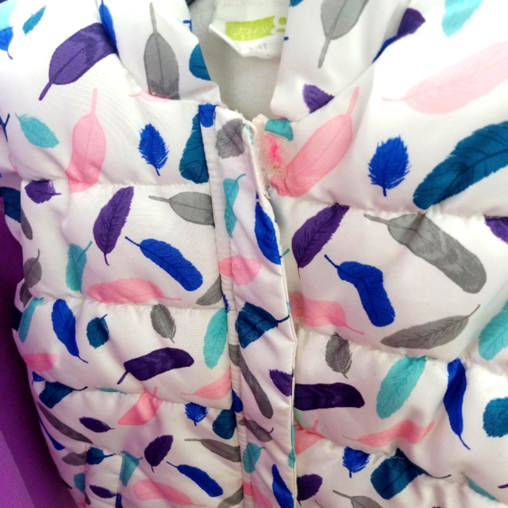 Adorable colorful feather theme vest.